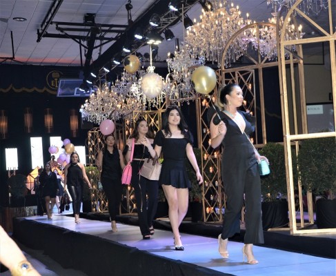 Belleza, glamur y elegancia en la pasarela del Fashion Show 2022 de la EIS