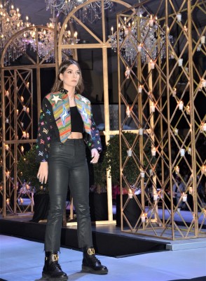 Belleza, glamur y elegancia en la pasarela del Fashion Show 2022 de la EIS