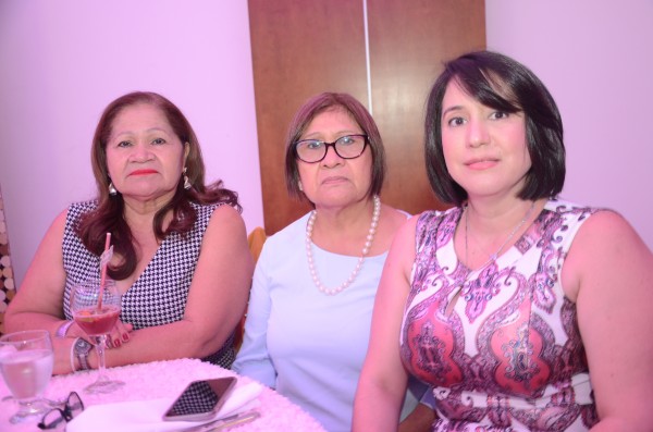 Alba Pérez, Norma Munguía y Milie de Munguía