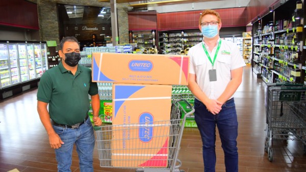 Supermercados La Colonia entrega premios a los ganadores de la promoción “Vivamos juntos el verano”