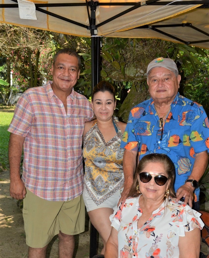 Fiesta entre amigos en las playas de Omoa