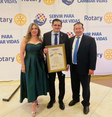 En noche de premios “Paul Harris” rinden homenaje a médicos y periodista