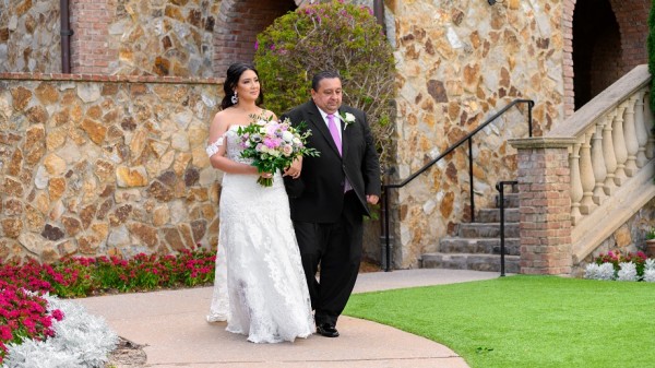 La boda de Roger Triminio y Sara Hernández en un escenario ‘de película’