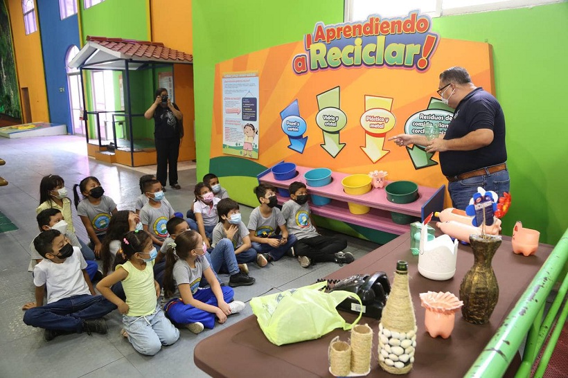 Escolares conmemoran Día Mundial del Reciclaje con vista al Museo para la Infancia El Pequeño Sula