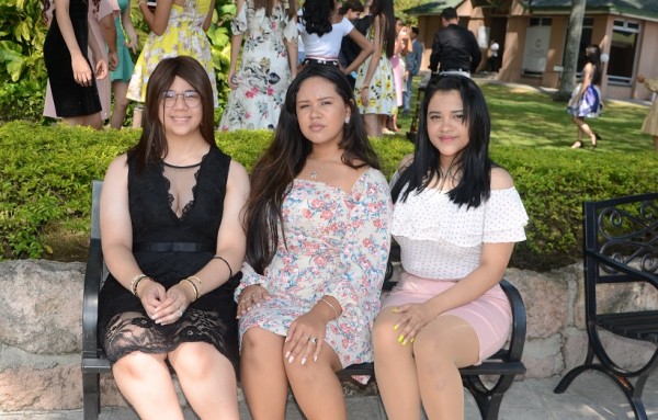 Senior breakfast en honor a la Clase 2022 de la Happy New Dawn Bilingual Institute