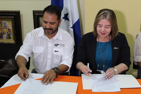 UCENM firma importante convenio de cooperación con la Alcaldía del municipio de Márcala, La Paz