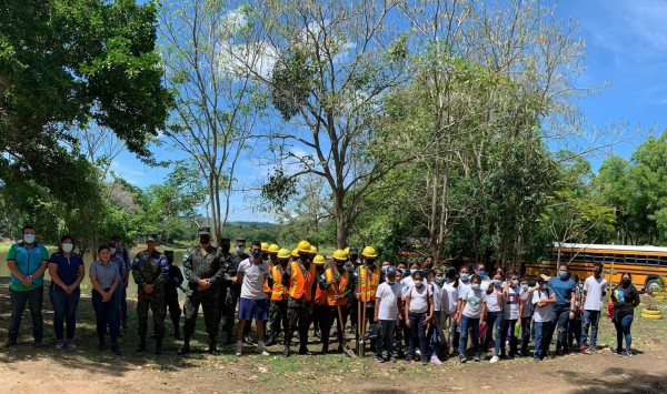 Realizan jornada de reforestación en el sector Rio Blanco de San Pedro Sula