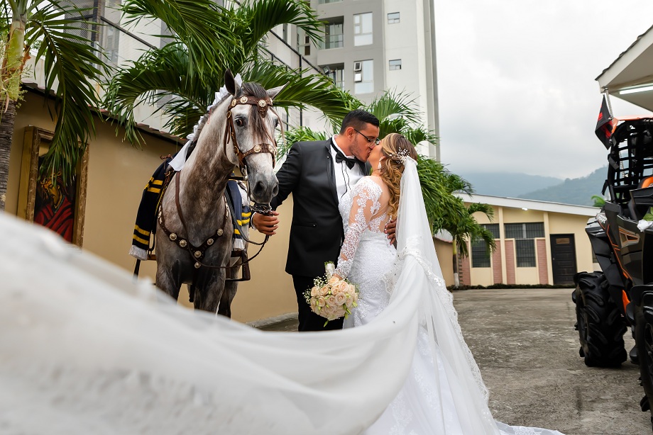 La boda de Dariela y Edwin… Romance y elegancia de ensueño