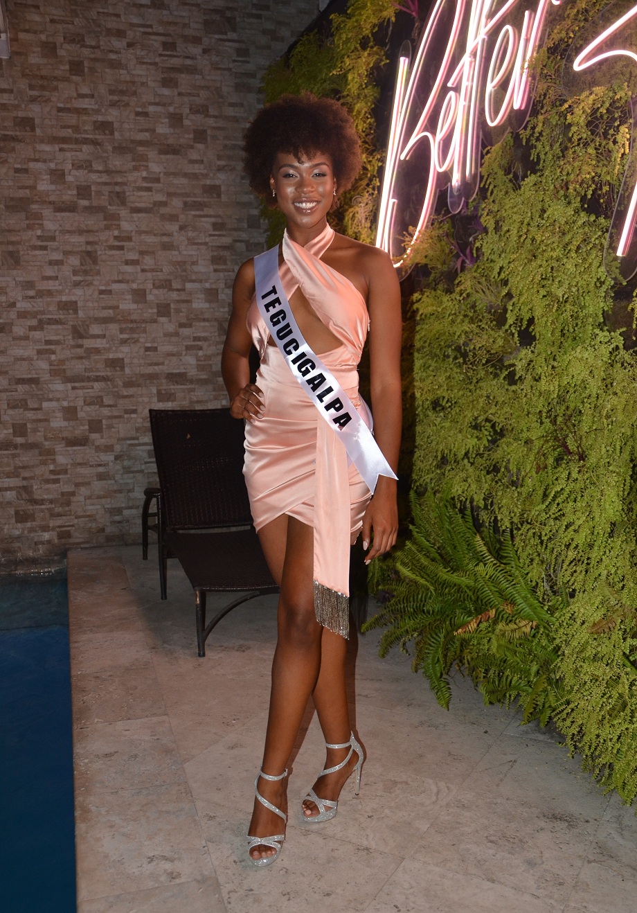 Candidatas a Miss Honduras Universo se preparan para su espectáculo de reinas de la belleza en San Pedro Sula