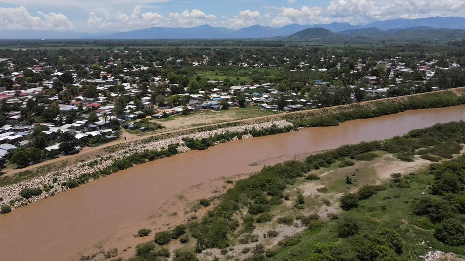 Alcalde sampedrano supervisa trabajos de mitigación en Chamelecón para prevenir inundaciones