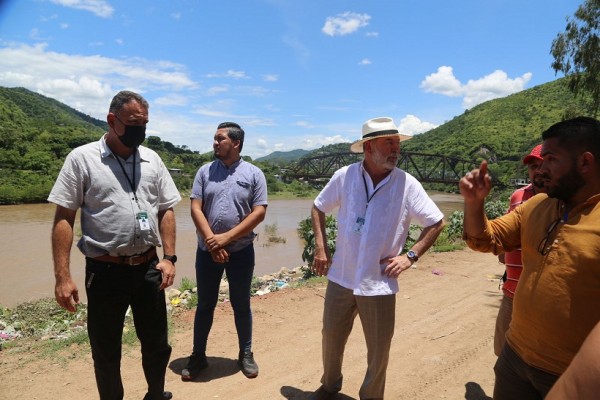 Alcalde sampedrano supervisa trabajos de mitigación en Chamelecón para prevenir inundaciones