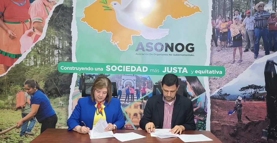 UCENM firma importante convenio de cooperación con ASONOG en Santa Rosa de Copán