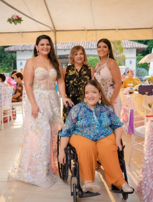 Floral tea party para despedir la soltería de Fiorella López 