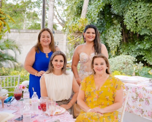 Floral tea party para despedir la soltería de Fiorella López 