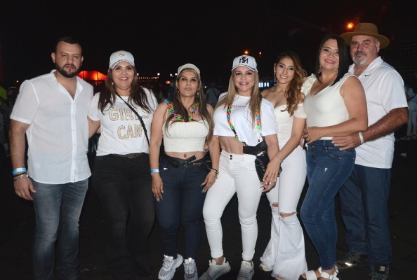 Los colombianos Sebastián Yatra y Manuel Turizo hacen vibrar a los sampedranos en el Festival Noche del Sabor 2022