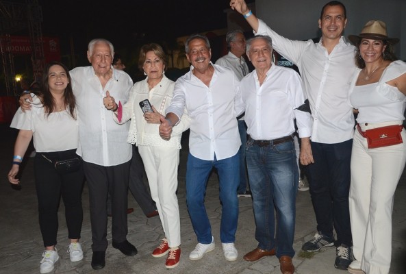 Los colombianos Sebastián Yatra y Manuel Turizo hacen vibrar a los sampedranos en el Festival Noche del Sabor 2022