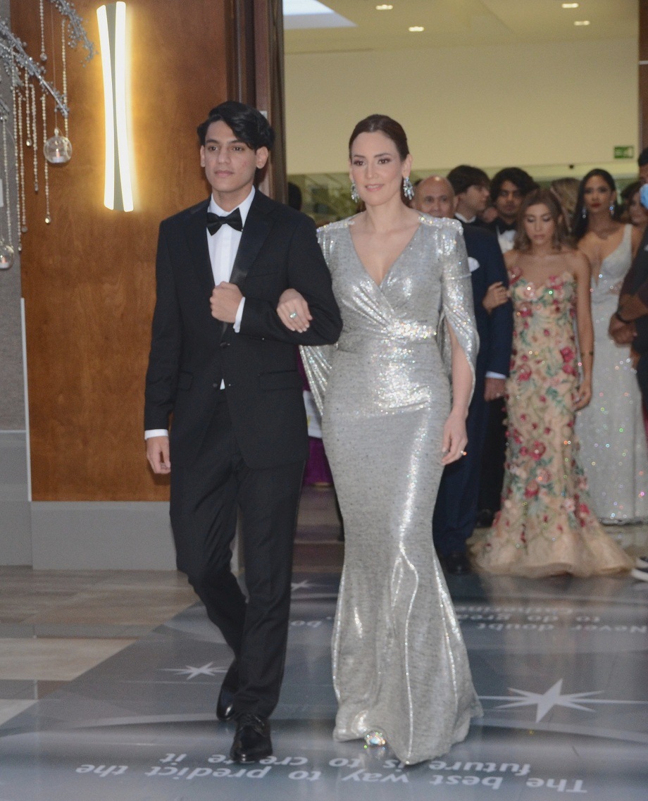 Elegancia y Glamur en la Gala de Graduación de la Escuela Internacional Sampedrana