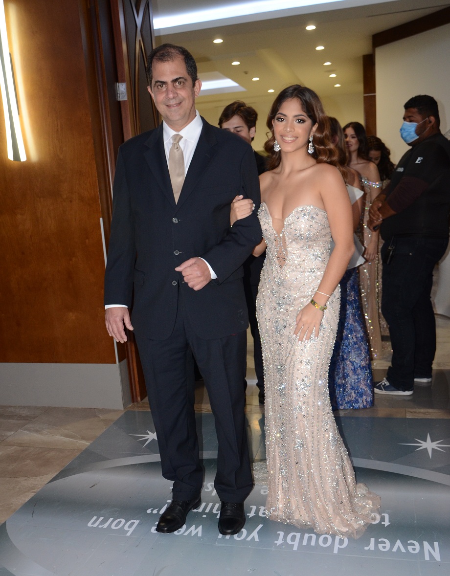 Elegancia y Glamur en la Gala de Graduación de la Escuela Internacional Sampedrana