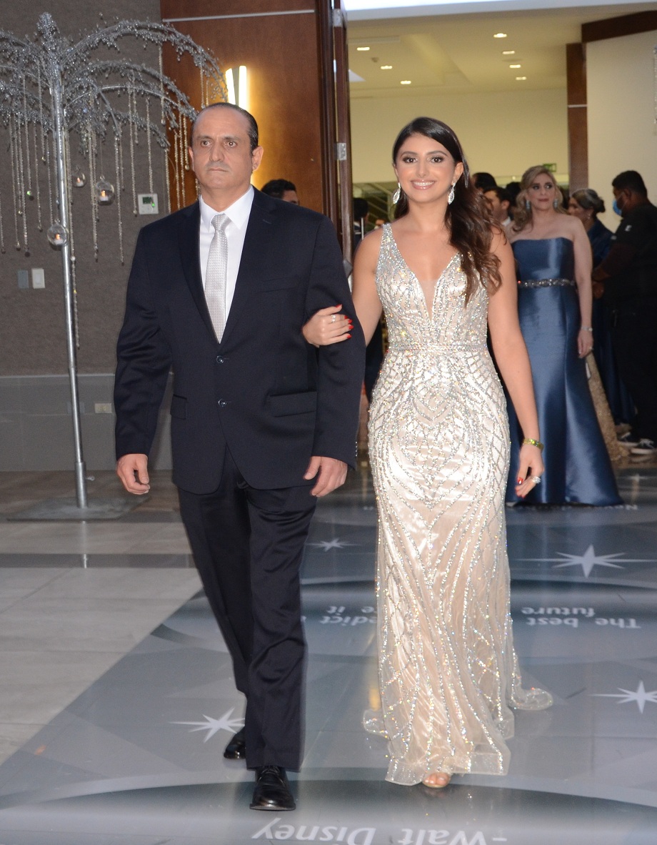 Elegancia y Glamur en la Gala de Graduación de la Escuela Internacional Sampedrana