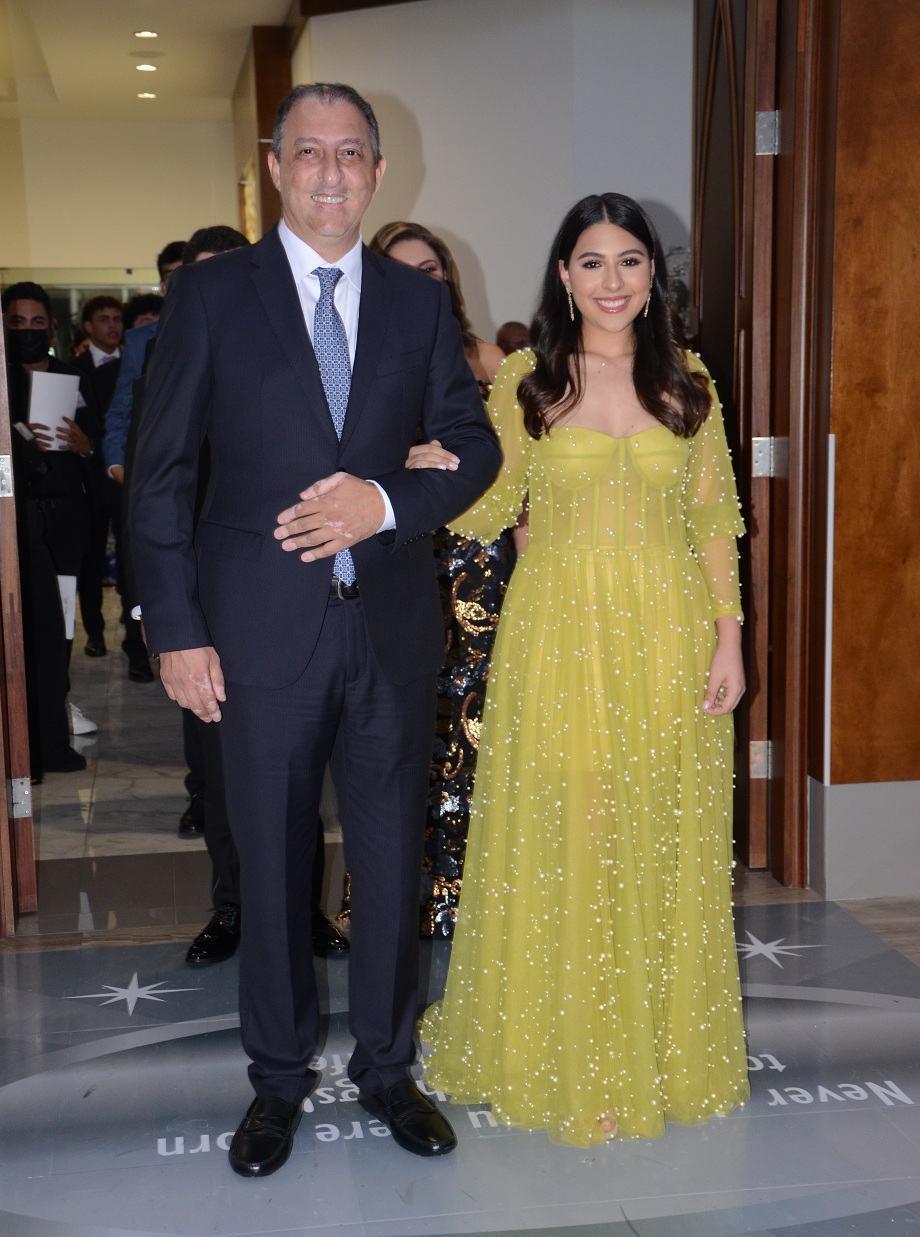 Elegancia y Glamur en la Gala de Graduación de la Escuela Internacional Sampedrana