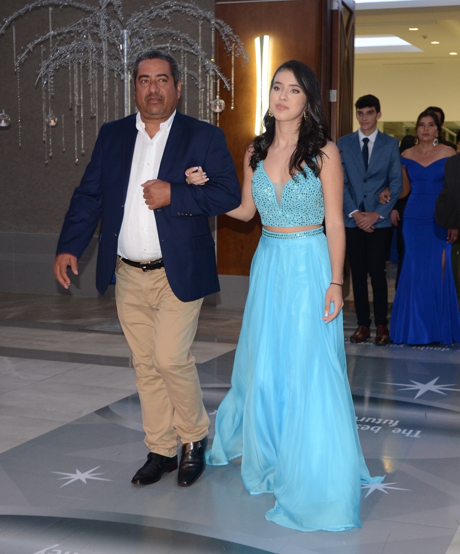 Elegancia y Glamur en la Gala de Graduación de la Escuela Internacional Sampedrana