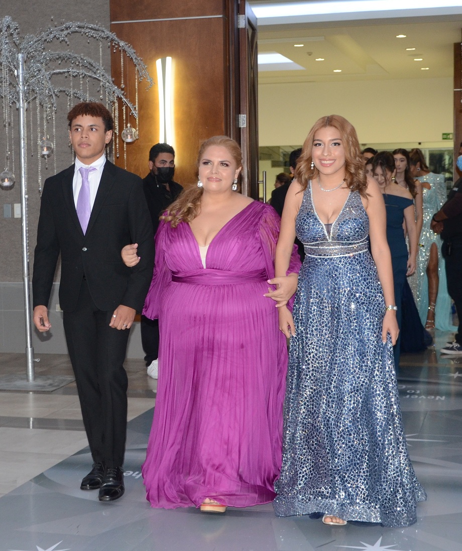 Elegancia y Glamur en la Gala de Graduación de la Escuela Internacional Sampedrana