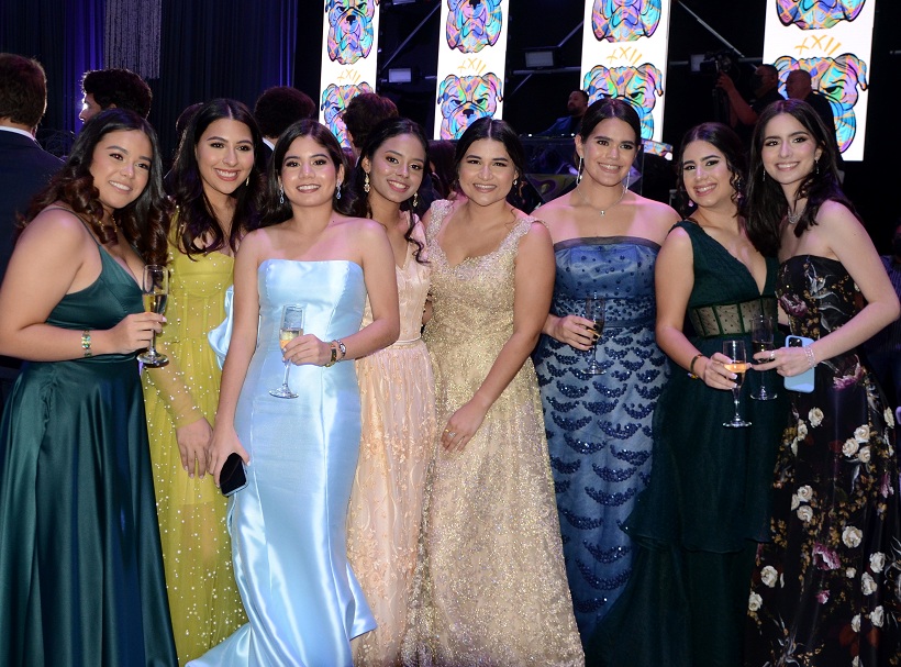 Elegancia y Glamur en la Gala de Graduación de la Escuela Internacional Sampedrana