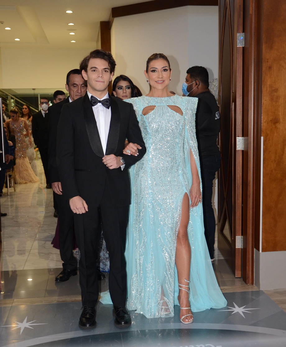 Elegancia y Glamur en la Gala de Graduación de la Escuela Internacional Sampedrana