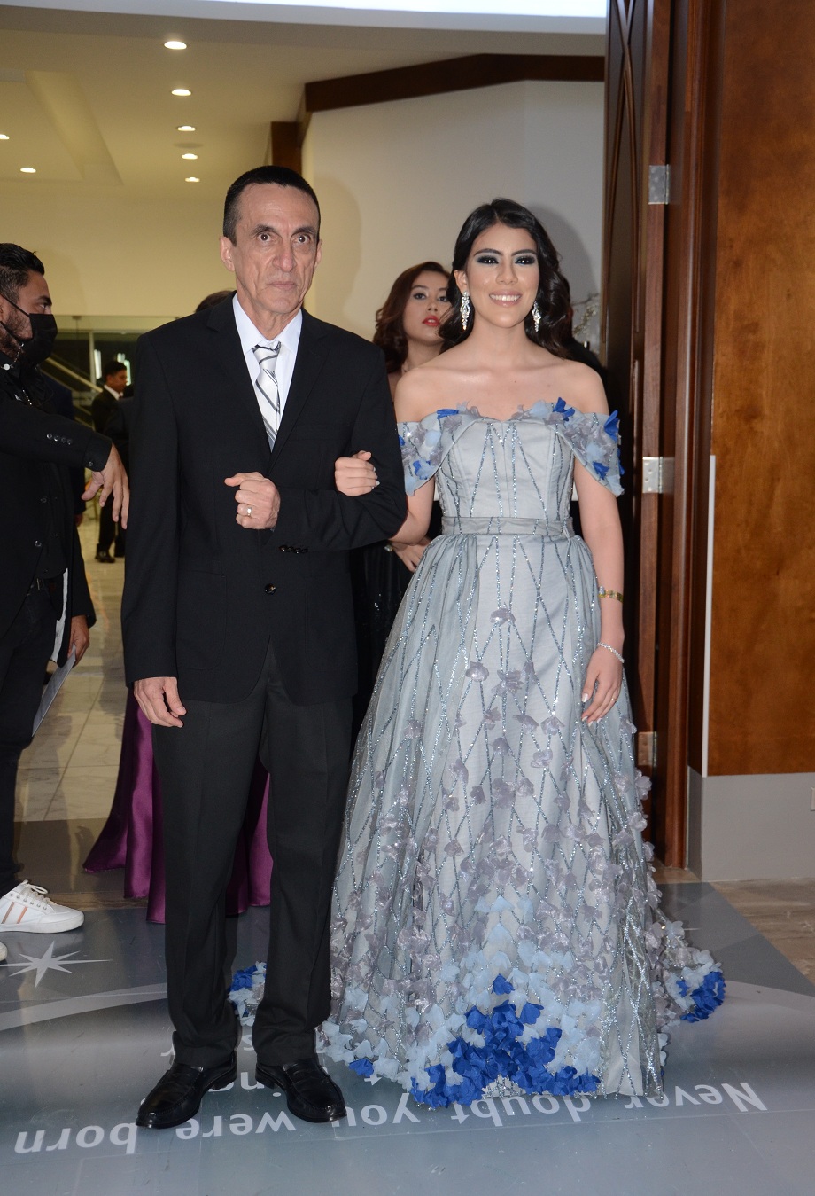 Elegancia y Glamur en la Gala de Graduación de la Escuela Internacional Sampedrana