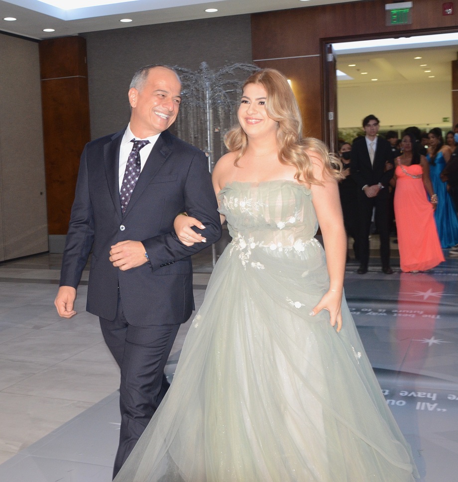 Elegancia y Glamur en la Gala de Graduación de la Escuela Internacional Sampedrana