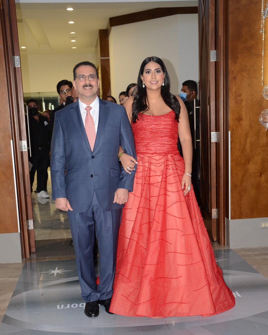 Elegancia y Glamur en la Gala de Graduación de la Escuela Internacional Sampedrana