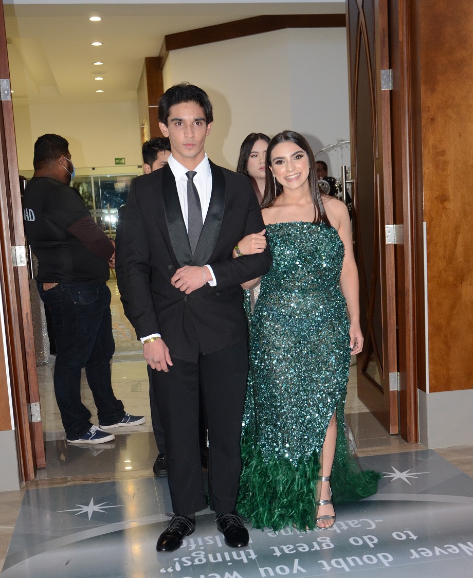 Elegancia y Glamur en la Gala de Graduación de la Escuela Internacional Sampedrana