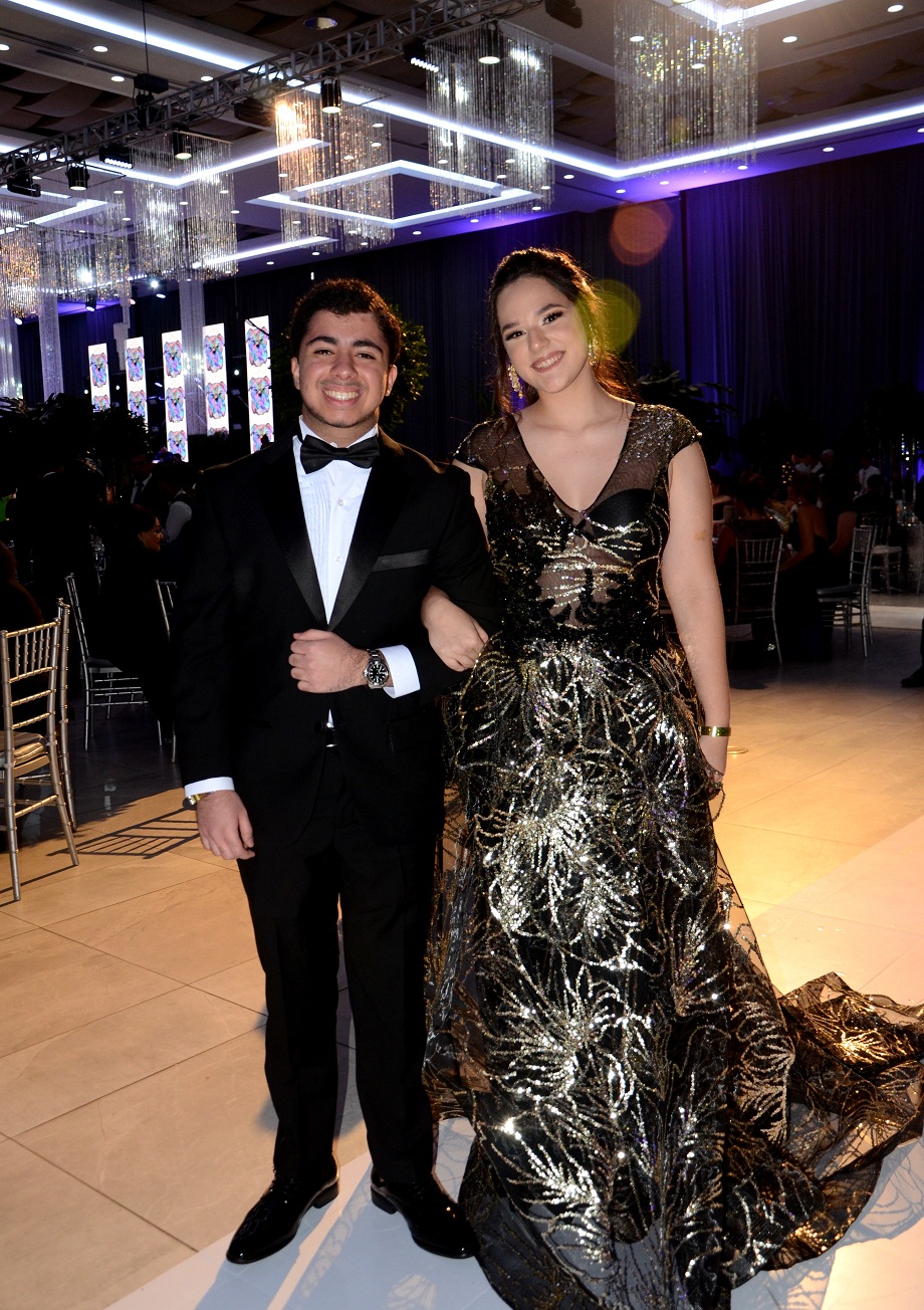 Elegancia y Glamur en la Gala de Graduación de la Escuela Internacional Sampedrana