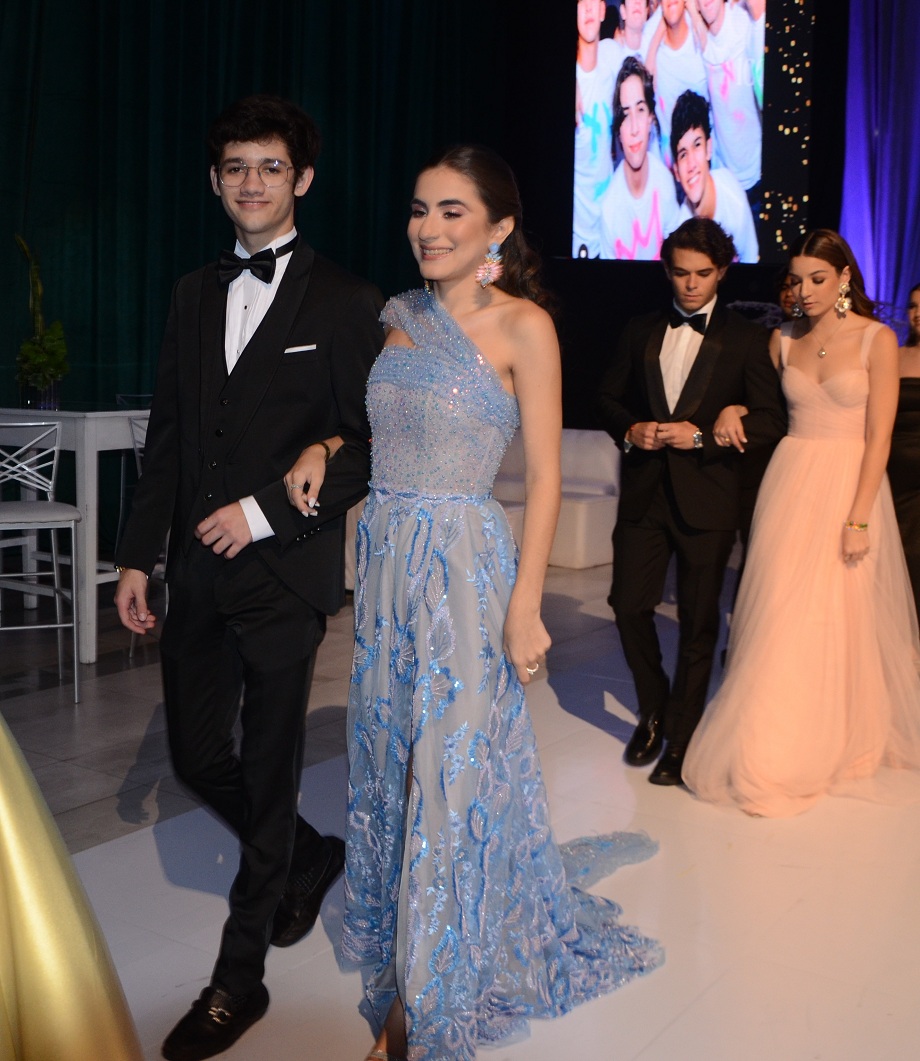 Elegancia y Glamur en la Gala de Graduación de la Escuela Internacional Sampedrana