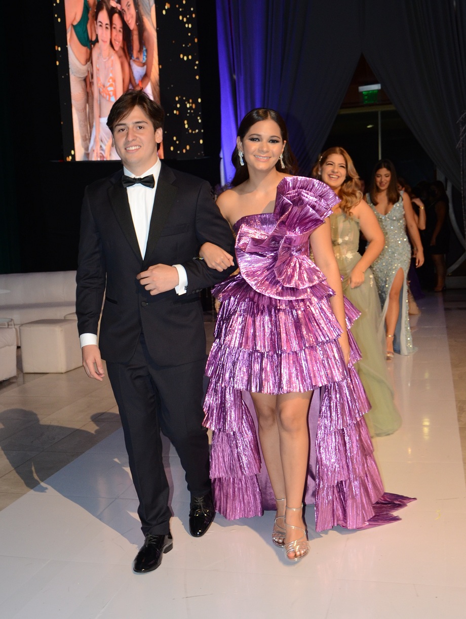 Elegancia y Glamur en la Gala de Graduación de la Escuela Internacional Sampedrana