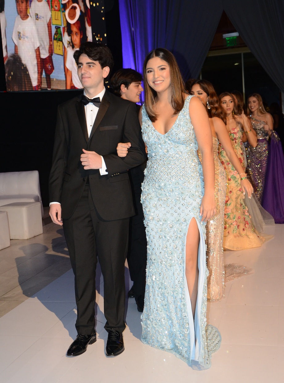 Elegancia y Glamur en la Gala de Graduación de la Escuela Internacional Sampedrana