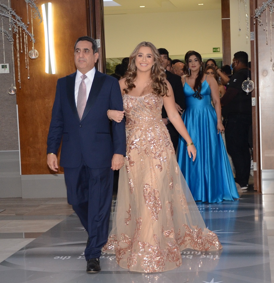 Elegancia y Glamur en la Gala de Graduación de la Escuela Internacional Sampedrana