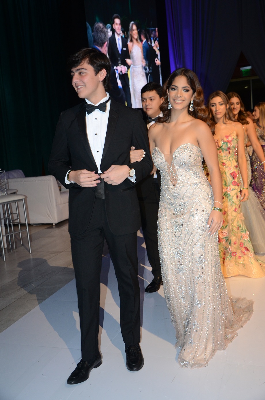 Elegancia y Glamur en la Gala de Graduación de la Escuela Internacional Sampedrana