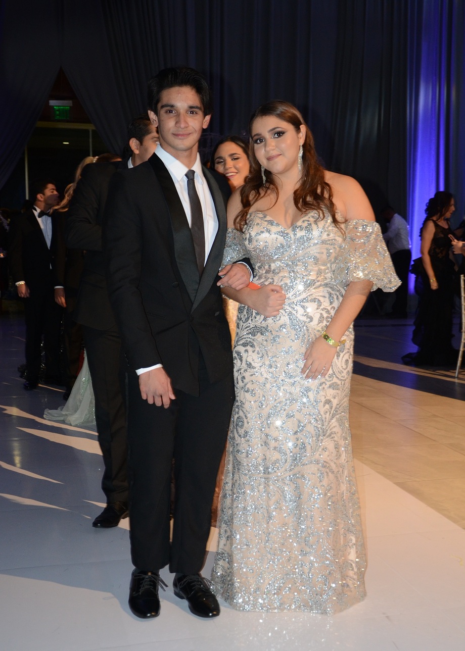 Elegancia y Glamur en la Gala de Graduación de la Escuela Internacional Sampedrana