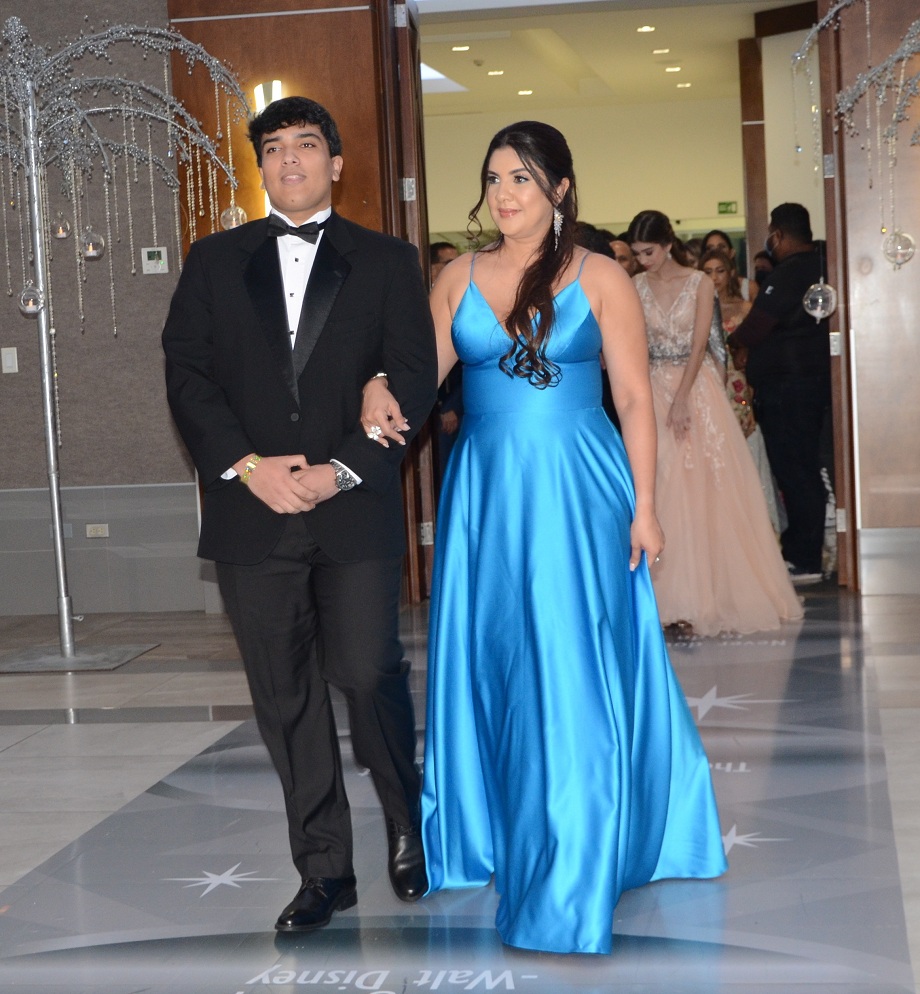 Elegancia y Glamur en la Gala de Graduación de la Escuela Internacional Sampedrana