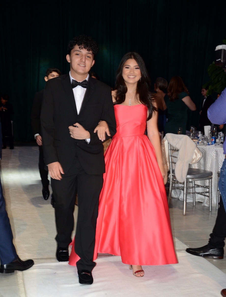 Elegancia y Glamur en la Gala de Graduación de la Escuela Internacional Sampedrana