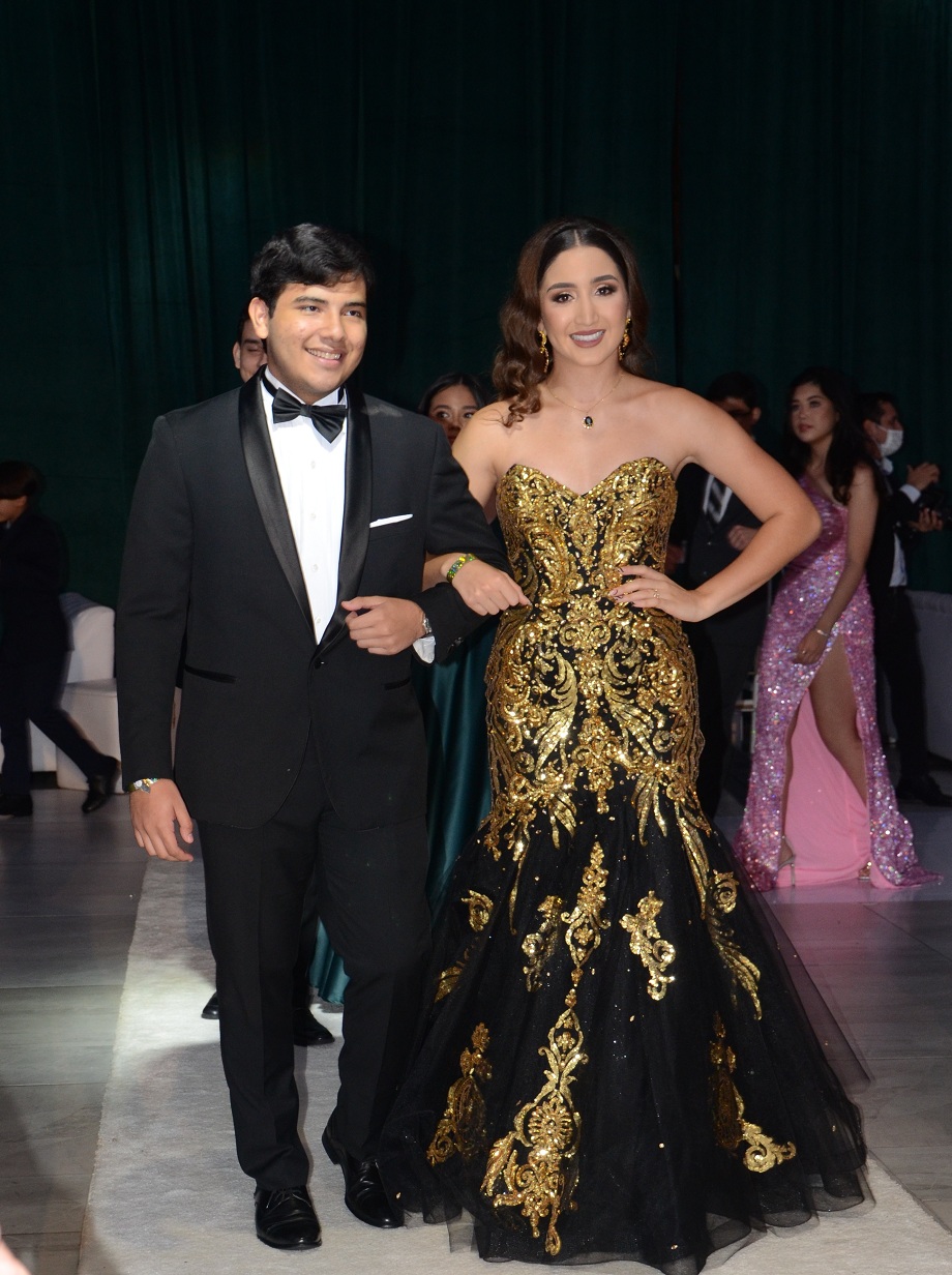 Elegancia y Glamur en la Gala de Graduación de la Escuela Internacional Sampedrana