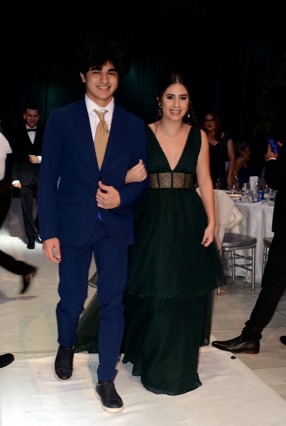 Elegancia y Glamur en la Gala de Graduación de la Escuela Internacional Sampedrana