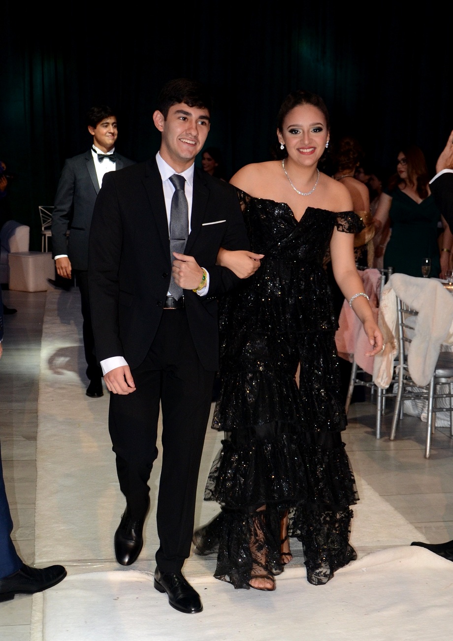 Elegancia y Glamur en la Gala de Graduación de la Escuela Internacional Sampedrana