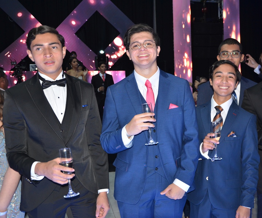 Elegancia y alegría en la fantástica gala de graduación de la SERAN School