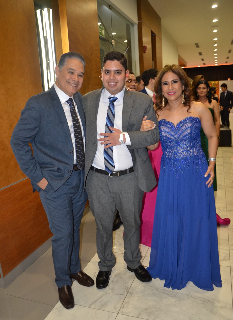 Elegancia y alegría en la fantástica gala de graduación de la SERAN School