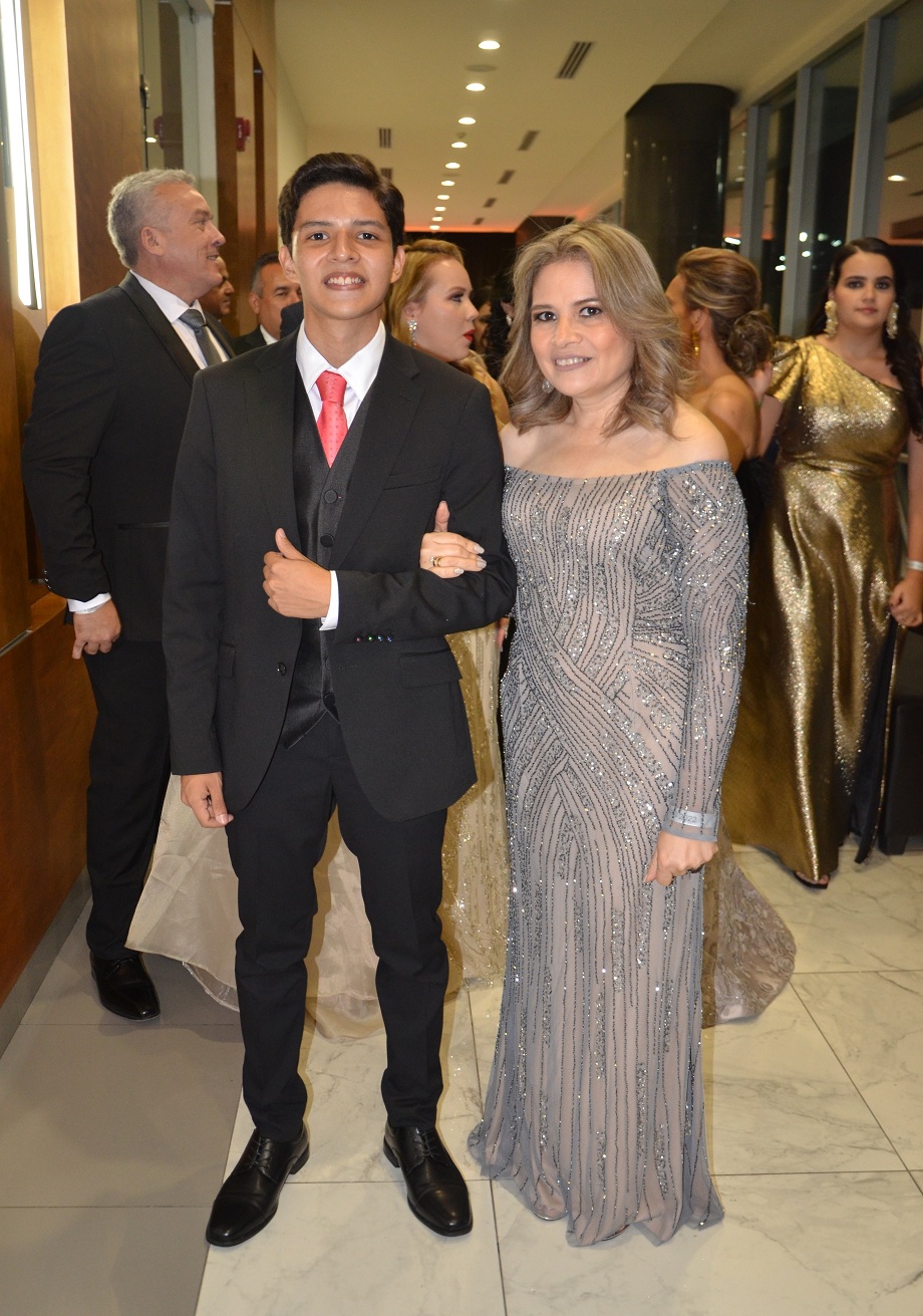 Elegancia y alegría en la fantástica gala de graduación de la SERAN School