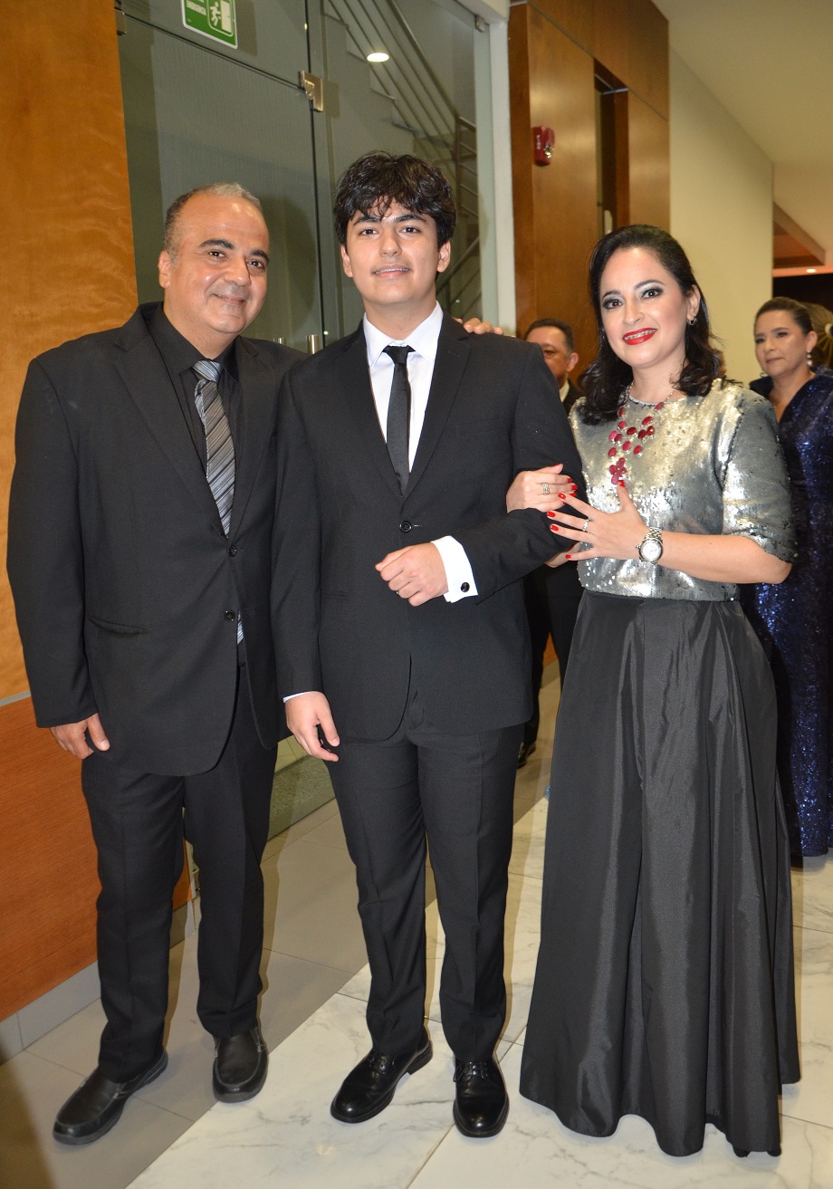 Elegancia y alegría en la fantástica gala de graduación de la SERAN School