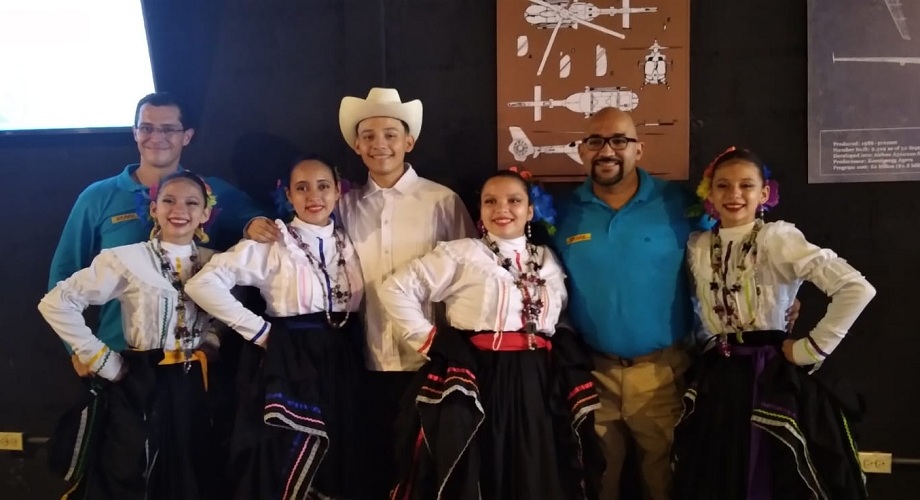 Grupo Proyección Folclórica Canaán ofrecen alegre tarde cultural