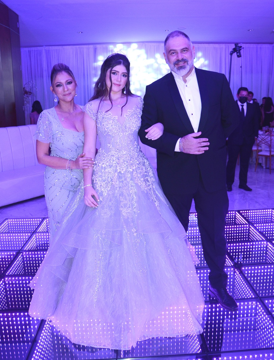 Mágica noche de quinceañera en honor a Leda Isabella Rombola